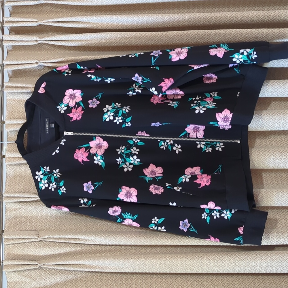 NWT Women's Size 26/28 Lane Bryant Floral Zip Up Bomber Jacket